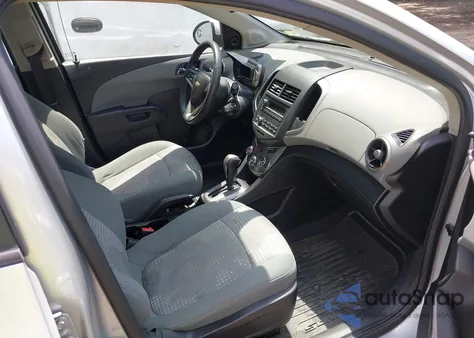 2014 Chevrolet Sonic Ls Auto z USA, uszkodzony, nr VIN 1G1JA5SG2E4145591